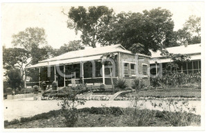 1933 ELISABETHVILLE (CONGO BELGE) Edifice colonial - Photo Léopold GABRIEL Fotografia originale d'epoca.FOTOGRAFO: L&eacute;opold Gabriel, Elisabethville FAIR/discreto residui di colla al recto Formato: 14x9 cm originale e autentica 1