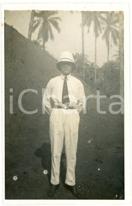 1930 ca CONGO BELGE - Portrait d'un colon (1) Photo 9x14 cm Fotografia d'epoca, in formato cartolina postale. POOR/danneggiato difetti di stampa Formato: 9x14 cm originale e autentica 1