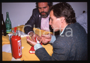 Gerhard BERGER - F1 Pilota scuderia FERRARI - 1995 ca 35 mm vintage slide 70 Diapositiva d'epoca, in formato 35 mm.CONDIZIONI: GOODE' severamente vietata la riproduzione. Tutti i diritti sono riservati.ICharta mette in vendita, sul negozio eBay e in esclusiva sul sito "icharta" il proprio archivio composto da numerose diapositive e negativi fotografici d'epoca, tutti originali e autentici, che attraversano la storia del costume italiano tra gli la fine degli anni Sessanta e Novanta.Si tratta di uno sguardo inedito sull'attualità, la politica, la vita quotidiana, il gossip e la cultura, che fotografa il cambiamento della nazione in quest'ultimo scorcio del XX secolo. Un'occasione unica per il mercato del collezionismo, che vede finalmente disponibile un archivio eccezionale per vastità, tematiche e condizioni, in un settore (il negativo fotografico e la diapositiva) di assoluta novità e dalle interessanti prospettive di investimento.  GOOD/buono   originale e autentica 1