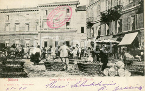1902 MILANO Il mercato di Corso Porta Vittoria - Cartolina ANIMATA FP VG  Cartolina postale d'epoca, viaggiata.CONDIZIONI: POOR (ondulature al margine destro)FORMATO: FP    originale e autentica 1