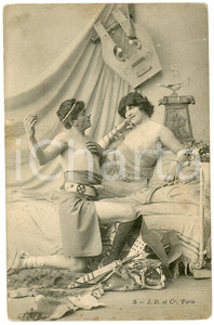 1905ca VINTAGE EROTIC Scena classica - Corteggiamento Postcard J.D. ET CIE PARIS  Fotografia seriale d'epoca, in formato cartolina.Editore J.D. et Cie, Paris - Serie 3CONDIZIONI: F FORMATO: FP    originale e autentica 1