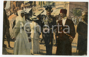 1912 SALONIQUE - GRÈCE  Femmes et soldats - Carte postale FP NV Cartolina d'epoca, non viaggiata ma con nota manoscritta al verso. FAIR/discreto Lievi smussature agli angoli, residuo di incollatura all'angolo inferiore destro Formato: FP originale e autentica 1