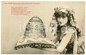 1900 ca FRANCE Les petits cadeaux entretiennent l'amitiÃ© - Tiare *Postcard  Cartolina postale d'epoca, non viaggiata.EDITORE: A. Bergeret - Nancy GOOD/buono ma piccola impressione di inchiostro al verso Formato: 14x9 cm originale e autentica 1