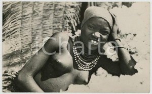 1950ca CONGO BELGE - UBANGI Jeune fille Indigènes NU ETHNIQUE Carte postale FP VG  Cartolina postale d'epoca, non viaggiata ma con nota manoscritta al verso.FOTOGRAFO: Photo TropicaEDIZIONE: Les Editions Prisma, ParisCONDIZIONI: GFORMATO: FP    originale e autentica 1