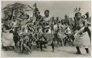1955 CONGO BELGE - MWEKA Femmes Bakete dansant NU ETHNIQUE Carte postale FP VG  Cartolina postale d'epoca, non viaggiata.EDIZIONE: Photo-Home LeopoldvilleCONDIZIONI: FAIR FORMATO: FP    originale e autentica 1