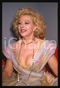 Fotografia d epoca originale Sandra MILO  Ritratto in abito floreale  TV 1988 35mm vintage slide 3 1