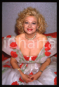 Fotografia d epoca originale Sandra MILO  Ritratto in abito floreale  TV 1988 35mm vintage slide 7 1
