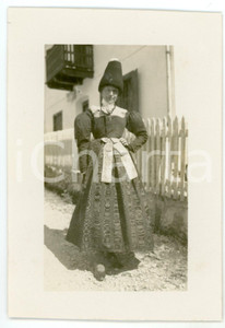 1927 SANTA CRISTINA VALGARDENA Teresa AMATI in costume tradizionale - Foto 9x14  Fotografia d'epoca, in formato cartolina postale, con didascalia manoscritta al verso.CONDIZIONI: GFORMATO: 9x14 cm    originale e autentica 1