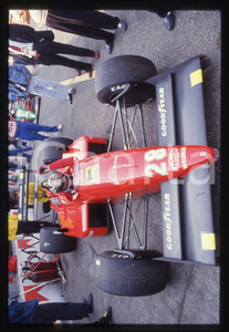 Gerhard BERGER su FERRARI F1-87 durante GP 1987 35 mm vintage slide 7 Diapositiva d'epoca, in formato 35 mm.CONDIZIONI: GOODE' severamente vietata la riproduzione. Tutti i diritti sono riservati.ICharta mette in vendita, sul negozio eBay e in esclusiva sul sito "icharta" il proprio archivio composto da numerose diapositive e negativi fotografici d'epoca, tutti originali e autentici, che attraversano la storia del costume italiano tra gli la fine degli anni Sessanta e Novanta.Si tratta di uno sguardo inedito sull'attualità, la politica, la vita quotidiana, il gossip e la cultura, che fotografa il cambiamento della nazione in quest'ultimo scorcio del XX secolo. Un'occasione unica per il mercato del collezionismo, che vede finalmente disponibile un archivio eccezionale per vastità, tematiche e condizioni, in un settore (il negativo fotografico e la diapositiva) di assoluta novità e dalle interessanti prospettive di investimento.  GOOD/buono   originale e autentica 1