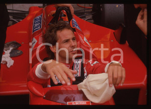 Gerhard BERGER - F1 Pilota scuderia FERRARI - 1995 ca 35 mm vintage slide 120 Diapositiva d'epoca, in formato 35 mm.CONDIZIONI: GOODE' severamente vietata la riproduzione. Tutti i diritti sono riservati. ICharta mette in vendita, sul negozio eBay e in esclusiva sul sito "icharta" il proprio archivio composto da numerose diapositive e negativi fotografici d'epoca, tutti originali e autentici, che attraversano la storia del costume italiano tra gli la fine degli anni Sessanta e Novanta.Si tratta di uno sguardo inedito sull'attualità, la politica, la vita quotidiana, il gossip e la cultura, che fotografa il cambiamento della nazione in quest'ultimo scorcio del XX secolo. Un'occasione unica per il mercato del collezionismo, che vede finalmente disponibile un archivio eccezionale per vastità, tematiche e condizioni, in un settore (il negativo fotografico e la diapositiva) di assoluta novità e dalle interessanti prospettive di investimento.  GOOD/buono   originale e autentica 1