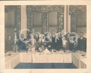 1945 ca ITALIA - COSTUME - Ricevimento di nozze - Foto VINTAGE 25x20 cm  Fotografia d'epoca.CONDIZIONI: F (lievi piegature angolari e macchia al lato inferiore)FORMATO: 25x20 cm    originale e autentica 1