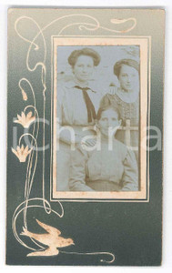 1880 ca SAVONA Ritratto di madre con le figlie - Foto CDV Fotografia d'epoca, montata su cartoncino rigido. FAIR/discreto Lievi smussature agli angoli Formato: 6x10 cm originale e autentica 1