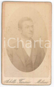 1890 ca MILANO Ritratto di giovane uomo - Foto Achille FERRARIO CDV  Fotografia d'epoca, su cartoncino rigido.FOTOGRAFO: Achille Ferrario - Milano, Corso Venezia 77 e Via Marina 12 GOOD/buono  Formato: 6x10 cm originale e autentica 1