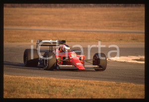 Gerhard BERGER su FERRARI 640 F1 durante GP 1989 35 mm vintage slide 2 Diapositiva d'epoca, in formato 35 mm.CONDIZIONI: GOODE' severamente vietata la riproduzione. Tutti i diritti sono riservati.ICharta mette in vendita, sul negozio eBay e in esclusiva sul sito "icharta" il proprio archivio composto da numerose diapositive e negativi fotografici d'epoca, tutti originali e autentici, che attraversano la storia del costume italiano tra gli la fine degli anni Sessanta e Novanta.Si tratta di uno sguardo inedito sull'attualità, la politica, la vita quotidiana, il gossip e la cultura, che fotografa il cambiamento della nazione in quest'ultimo scorcio del XX secolo. Un'occasione unica per il mercato del collezionismo, che vede finalmente disponibile un archivio eccezionale per vastità, tematiche e condizioni, in un settore (il negativo fotografico e la diapositiva) di assoluta novità e dalle interessanti prospettive di investimento.  GOOD/buono   originale e autentica 1