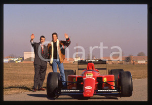 Gerhard BERGER Nigel MANSELL FERRARI 640 F1 FIORANO 1989 35 mm vintage slide 13 Diapositiva d'epoca, in formato 35 mm.CONDIZIONI: GOODE' severamente vietata la riproduzione. Tutti i diritti sono riservati.ICharta mette in vendita, sul negozio eBay e in esclusiva sul sito "icharta" il proprio archivio composto da numerose diapositive e negativi fotografici d'epoca, tutti originali e autentici, che attraversano la storia del costume italiano tra gli la fine degli anni Sessanta e Novanta.Si tratta di uno sguardo inedito sull'attualità, la politica, la vita quotidiana, il gossip e la cultura, che fotografa il cambiamento della nazione in quest'ultimo scorcio del XX secolo. Un'occasione unica per il mercato del collezionismo, che vede finalmente disponibile un archivio eccezionale per vastità, tematiche e condizioni, in un settore (il negativo fotografico e la diapositiva) di assoluta novità e dalle interessanti prospettive di investimento.  GOOD/buono   originale e autentica 1