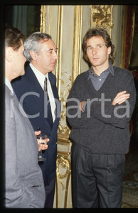 Gerhard BERGER - F1 Pilota scuderia FERRARI - 1995 ca 35 mm vintage slide 179 Diapositiva d'epoca, in formato 35 mm.CONDIZIONI: GOODE' severamente vietata la riproduzione. Tutti i diritti sono riservati. ICharta mette in vendita, sul negozio eBay e in esclusiva sul sito "icharta" il proprio archivio composto da numerose diapositive e negativi fotografici d'epoca, tutti originali e autentici, che attraversano la storia del costume italiano tra gli la fine degli anni Sessanta e Novanta.Si tratta di uno sguardo inedito sull'attualità, la politica, la vita quotidiana, il gossip e la cultura, che fotografa il cambiamento della nazione in quest'ultimo scorcio del XX secolo. Un'occasione unica per il mercato del collezionismo, che vede finalmente disponibile un archivio eccezionale per vastità, tematiche e condizioni, in un settore (il negativo fotografico e la diapositiva) di assoluta novità e dalle interessanti prospettive di investimento.  GOOD/buono   originale e autentica 1