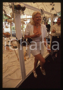 Fotografia d epoca originale Sandra MILO Samuele MAZZA Mostra dei reggiseni 1990 ca  35mm vintage slide 1