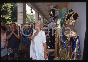 Fotografia d epoca originale Sandra MILO Mostra dei reggiseni 1990 ca  35mm vintage slide 2 1