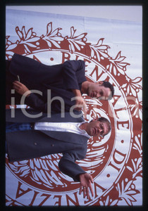 Fotografia d epoca originale Tom HANKS e Robert ZEMECKIS FESTIVAL CINEMA VENEZIA 1994 35 mm vintage slide 1