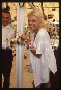 Fotografia d epoca originale Sandra MILO Samuele MAZZA Mostra dei reggiseni 1990 ca  35mm vintage slide 21 1