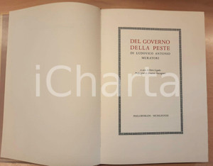 1992 Lodovico Antonio MURATORI Del governo della peste - Ed. PHYLOBIBLON (2) Copertina rigida con sovraccoperta in velina; doratura al taglio; cofanetto in cartoncino.Tiratura in 140 esemplari (il presente è il n° 84).PAGINE: 263  FAIR/discreto strappi alla velina protettiva; lievi  piegature al cofanetto, con tracce di colla Formato: 21,5x30 cm originale e autentica 1