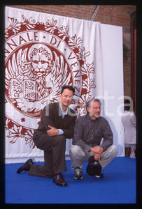 Fotografia d epoca originale Tom HANKS e Steven SPIELBERG FESTIVAL CINEMA VENEZIA 1998 35 mm vintage slide 4 1