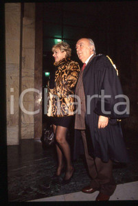 Fotografia d epoca originale Sandra MILO Armando CILLARIO Tribunale di MILANO 1995 ca 35mm vintage slide 16 1