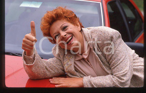 Fotografia d epoca originale Sandra MILO Ritratto con automobile 1985 ca 35mm vintage slide 2 1