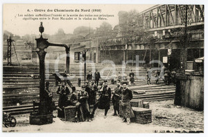 1910 PARIS Grève des Cheminots du Nord - Soldats surveillant *Postcard 6  Cartolina postale d'epoca, non viaggiata.Didascalia completa: "Les soldats surveillant l'entr&eacute;e et la sortie des trains aux principaux aiguillages entre le Pont Marcadet et le viaduc du M&eacute;tro". GOOD/buono  Formato: 14x9 cm originale e autentica 1