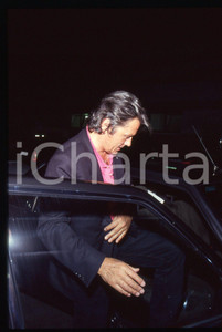 Alain DELON - CINEMA 1990 ca 35 mm vintage slide 27 Diapositiva d'epoca, in formato 35 mm.CONDIZIONI: GOODE' severamente vietata la riproduzione. Tutti i diritti sono riservati.ICharta mette in vendita, sul negozio eBay e in esclusiva sul sito "icharta" il proprio archivio composto da numerose diapositive e negativi fotografici d'epoca, tutti originali e autentici, che attraversano la storia del costume italiano tra gli la fine degli anni Sessanta e Novanta.Si tratta di uno sguardo inedito sull'attualità, la politica, la vita quotidiana, il gossip e la cultura, che fotografa il cambiamento della nazione in quest'ultimo scorcio del XX secolo. Un'occasione unica per il mercato del collezionismo, che vede finalmente disponibile un archivio eccezionale per vastità, tematiche e condizioni, in un settore (il negativo fotografico e la diapositiva) di assoluta novità e dalle interessanti prospettive di investimento.  GOOD/buono   originale e autentica 1