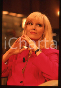 Fotografia d epoca originale Amanda LEAR durante trasmissione tv 1995 ca  35 mm vintage slide 2 1