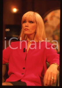 Fotografia d epoca originale Amanda LEAR durante trasmissione tv 1995 ca  35 mm vintage slide 3 1