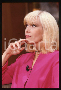 Fotografia d epoca originale Amanda LEAR durante trasmissione tv 1995 ca  35 mm vintage slide 20 1