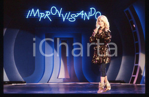 Fotografia d epoca originale Amanda LEAR canta a IMPROVVISANDO  RAI 2 1988  35 mm vintage slide 14 1