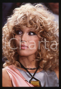 Fotografia d epoca originale Amanda LEAR Ritratto dell artista 1975 ca  35 mm vintage slide 1