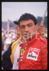 Michele ALBORETO Pilota FERRARI Formula 1 - 1985 ca - 35 mm vintage slide (6) Diapositiva d'epoca, in formato 35 mm. E' severamente vietata la riproduzione. Tutti i diritti sono riservati.  ICharta mette in vendita, sul negozio eBay e in esclusiva sul sito "icharta" il proprio archivio composto da numerose diapositive e negativi fotografici d'epoca, tutti originali e autentici, che attraversano la storia del costume tra la fine degli anni Sessanta e Novanta.Si tratta di uno sguardo inedito sull'attualit&agrave;, la politica, la vita quotidiana, il gossip e la cultura, che fotografa il cambiamento della nazione in quest'ultimo scorcio del XX secolo. Un'occasione unica per il mercato del collezionismo, che vede finalmente disponibile un archivio eccezionale per vastit&agrave;, tematiche e condizioni, in un settore (il negativo fotografico e la diapositiva) di assoluta novit&agrave; e dalle interessanti prospettive di investimento.  GOOD/buono   originale e autentica 1