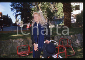 Nikka COSTA - SANREMO Festival 1990 - Garden *35mm vintage slide 3 Diapositiva d'epoca, in formato 35 mm.Per i diritti rivolgersi a ICharta.E' severamente vietata la riproduzione. Tutti i diritti sono riservati.ICharta mette in vendita, sul negozio eBay e in esclusiva sul sito "icharta"Â il proprio archivio composto da numerose diapositive e negativi fotografici d'epoca, tutti originali e autentici, che attraversano la storia del costume tra la fine degli anni Sessanta e Novanta.Si tratta di uno sguardo inedito sull'attualitÃ , la politica, la vita quotidiana, il gossip e la cultura, che fotografa il cambiamento della nazione in quest'ultimo scorcio del XX secolo.Â Un'occasione unica per il mercato del collezionismo, che vede finalmente disponibile un archivio eccezionale per vastitÃ , tematiche e condizioni, in un settore (il negativo fotografico e la diapositiva) di assoluta novitÃ  e dalle interessanti prospettive di investimento.Â   GOOD/buono   originale e autentica 1