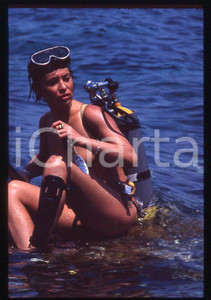 Fotografia d epoca originale 35mm vintage slide 1985 ca Rosa FUMETTO nuda con attrezzatura da sub 2 1