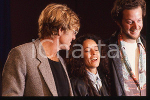 Fotografia d epoca originale Robert REDFORD Sonia BRAGA Daniel STERN  CANNES 1988 35mm vintage slide 2 1