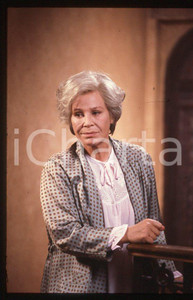 Ingrid THULIN - Film "Cuore di mamma" 1988 *35mm vintage slide (22) Diapositiva originale, in formato 35 mm.Per i diritti rivolgersi a ICharta.E' severamente vietata la riproduzione. Tutti i diritti sono riservati.ICharta mette in vendita, sul negozio eBay e in esclusiva sul sito "icharta" il proprio archivio composto da numerose diapositive e negativi fotografici d'epoca, tutti originali e autentici, che attraversano la storia del costume tra la fine degli anni Sessanta e Novanta.Si tratta di uno sguardo inedito sull'attualità, la politica, la vita quotidiana, il gossip e la cultura, che fotografa il cambiamento della nazione in quest'ultimo scorcio del XX secolo. Un'occasione unica per il mercato del collezionismo, che vede finalmente disponibile un archivio eccezionale per vastità, tematiche e condizioni, in un settore (il negativo fotografico e la diapositiva) di assoluta novità e dalle interessanti prospettive di investimento.  GOOD/buono   originale e autentica 1
