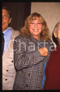 Ingrid THULIN - "Cuore di mamma" 1988 - Cast *35mm vintage slide (1) Diapositiva originale, in formato 35 mm.Per i diritti rivolgersi a ICharta.E' severamente vietata la riproduzione. Tutti i diritti sono riservati.ICharta mette in vendita, sul negozio eBay e in esclusiva sul sito "icharta" il proprio archivio composto da numerose diapositive e negativi fotografici d'epoca, tutti originali e autentici, che attraversano la storia del costume tra la fine degli anni Sessanta e Novanta.Si tratta di uno sguardo inedito sull'attualità, la politica, la vita quotidiana, il gossip e la cultura, che fotografa il cambiamento della nazione in quest'ultimo scorcio del XX secolo. Un'occasione unica per il mercato del collezionismo, che vede finalmente disponibile un archivio eccezionale per vastità, tematiche e condizioni, in un settore (il negativo fotografico e la diapositiva) di assoluta novità e dalle interessanti prospettive di investimento.  GOOD/buono   originale e autentica 1