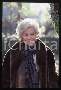 Ingrid THULIN - Riprese film "Cuore di mamma" 1988 - *35mm vintage slide (7) Diapositiva originale, in formato 35 mm.Per i diritti rivolgersi a ICharta.E' severamente vietata la riproduzione. Tutti i diritti sono riservati.ICharta mette in vendita, sul negozio eBay e in esclusiva sul sito "icharta" il proprio archivio composto da numerose diapositive e negativi fotografici d'epoca, tutti originali e autentici, che attraversano la storia del costume tra la fine degli anni Sessanta e Novanta.Si tratta di uno sguardo inedito sull'attualità, la politica, la vita quotidiana, il gossip e la cultura, che fotografa il cambiamento della nazione in quest'ultimo scorcio del XX secolo. Un'occasione unica per il mercato del collezionismo, che vede finalmente disponibile un archivio eccezionale per vastità, tematiche e condizioni, in un settore (il negativo fotografico e la diapositiva) di assoluta novità e dalle interessanti prospettive di investimento.  GOOD/buono   originale e autentica 1