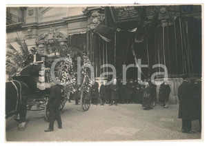 Fotografia d epoca originale 1920 ca MILANO Zona MONUMENTALE  Corteo funebre 3 Foto 18x13 cm 1