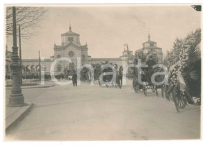 Fotografia d epoca originale 1920 ca MILANO Cimitero MONUMENTALE  Corteo funebre 5 Foto 18x13 cm 1
