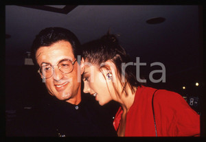 Fotografia d epoca originale Sylvester STALLONE e Jennifer FLAVIN  COSTUME 1995 ca 35 mm vintage slide 36 1