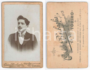 Fotografia d epoca originale 1900 ca TORINO Ritratto di giovane uomo Foto Cesare BARBAGLIA CDV 1