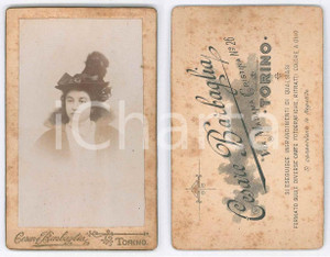 Fotografia d epoca originale 1900 ca TORINO Ritratto di giovane donna con cappello Foto Cesare BARBAGLIA CDV 1