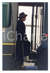 Fotografia d epoca originale 1994 FERROVIE DELLO STATO Adriano CELENTANO Backstage spot  Foto 10x15 cm 34 1