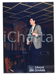 Fotografia d epoca originale 1985 ca LA BUSSOLA DI FOCETTE Claudio BAGLIONI in concerto  Foto 12x17 cm 2 1