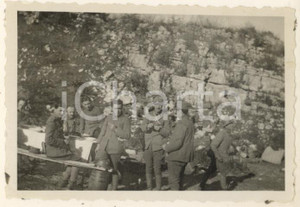 Fotografia d epoca originale 1918 ? WW1 ZONA DI GUERRA Un pranzo al fronte  Foto 9x7 cm 1